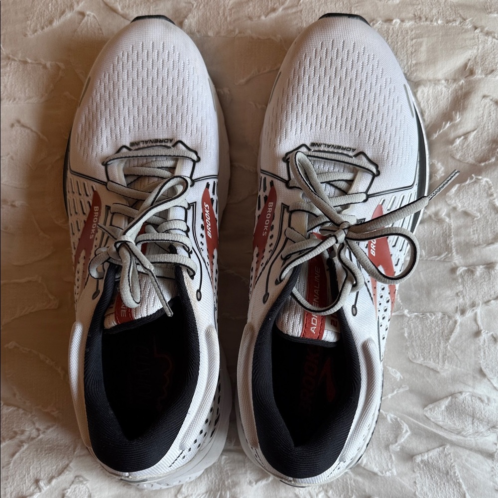 Brooks Men's Sneakers in White and Red